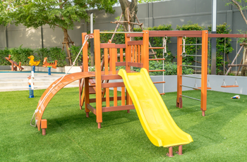 artificial-grass-playground-slide
